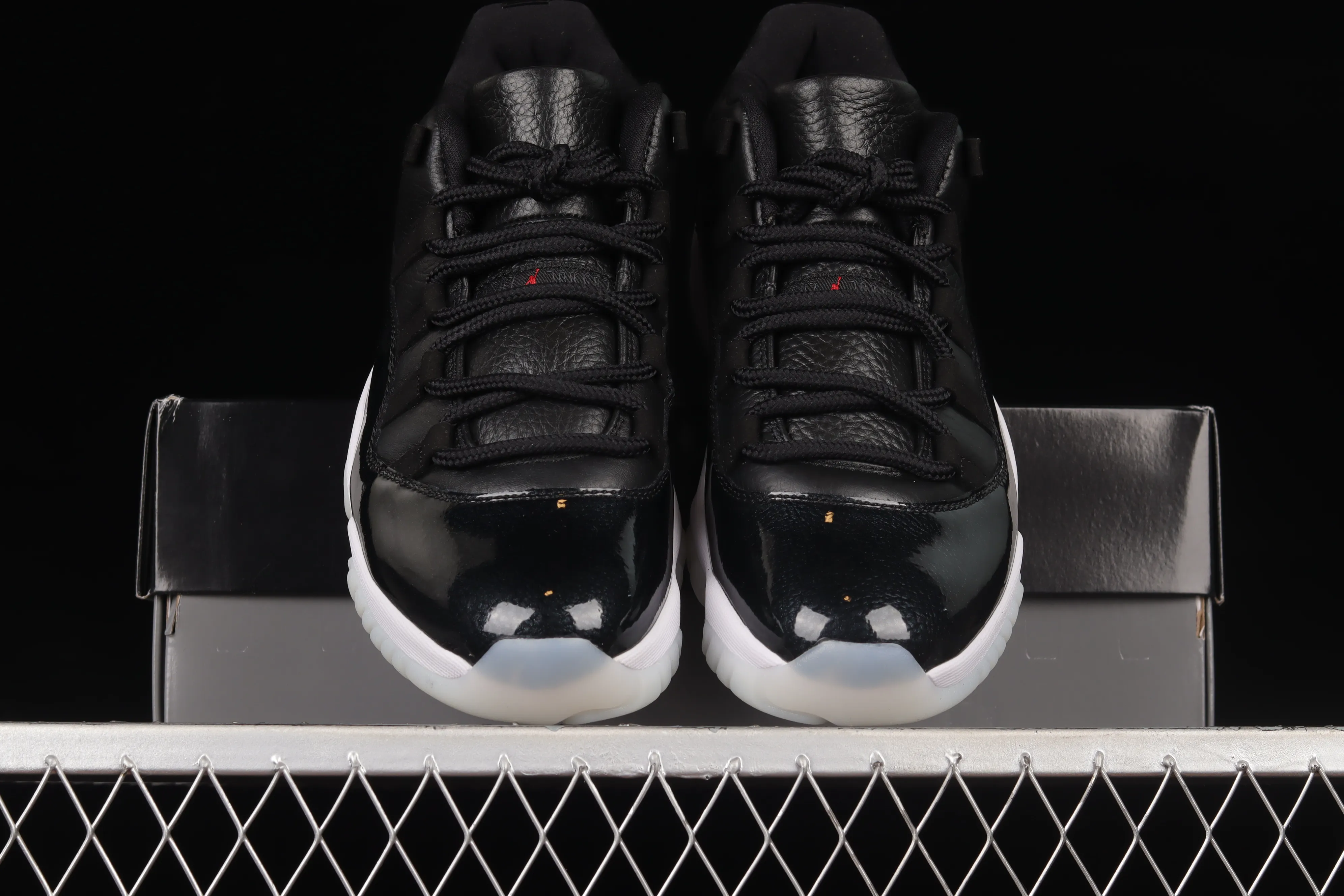 All Categories Air Jordan Jordan Series Basketball Shoes Air Jordan 11 F Version Air Jordan 11 Retro Low "72-10" AJ11 Low-top Big Devil First Layer Real Standard Real Carbon Sports Culture Basketball Shoes AV2187-001